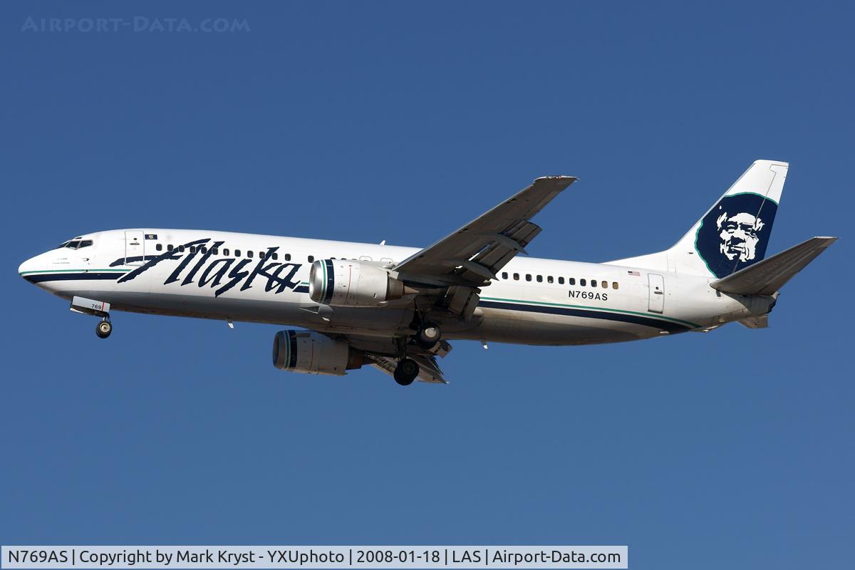 N769AS, 1993 Boeing 737-4Q8 C/N 25103, Final for RWY25L.