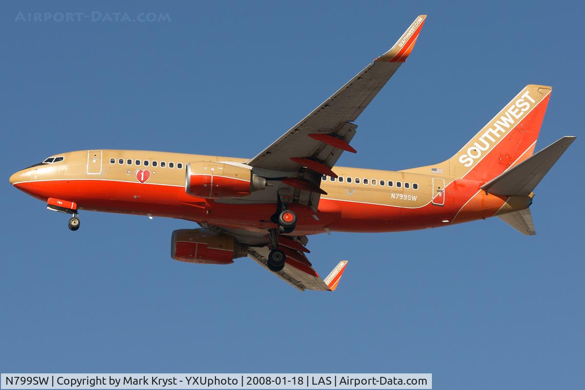 N799SW, 1998 Boeing 737-7Q8 C/N 28209, Final for RWY25L.