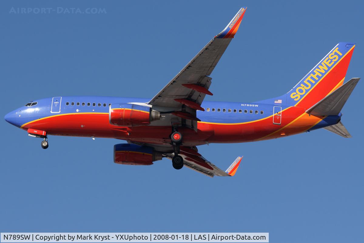 N789SW, 2000 Boeing 737-7H4 C/N 29816, Final for RWY25L.