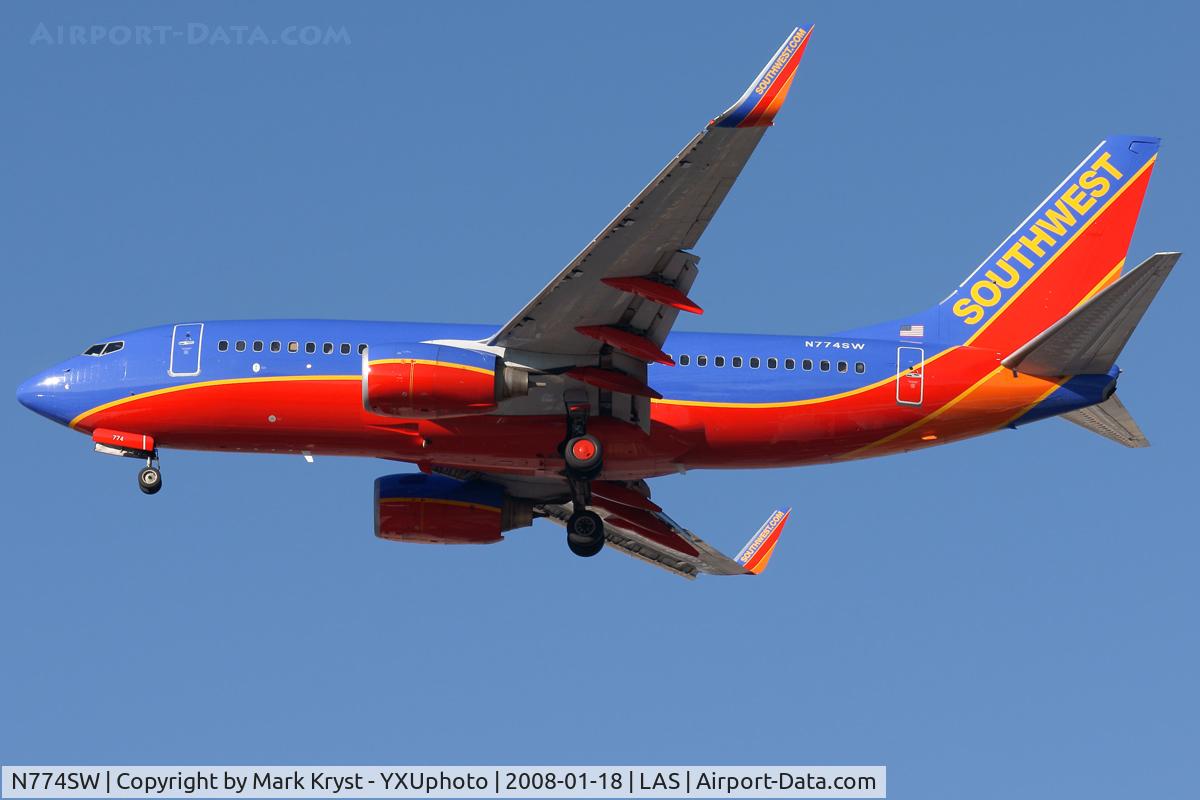 N774SW, 2000 Boeing 737-7H4 C/N 27882, Final for RWY25L.