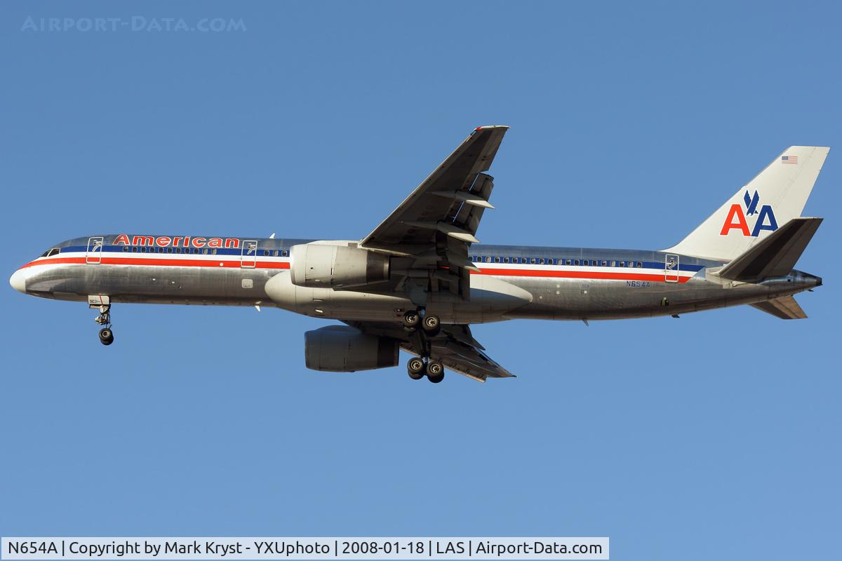 N654A, 1991 Boeing 757-223 C/N 24612, Final for RWY25L.