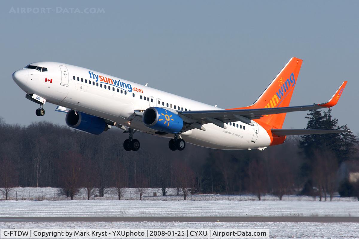 C-FTDW, 2006 Boeing 737-808 C/N 34704, Takeoff from RWY33.