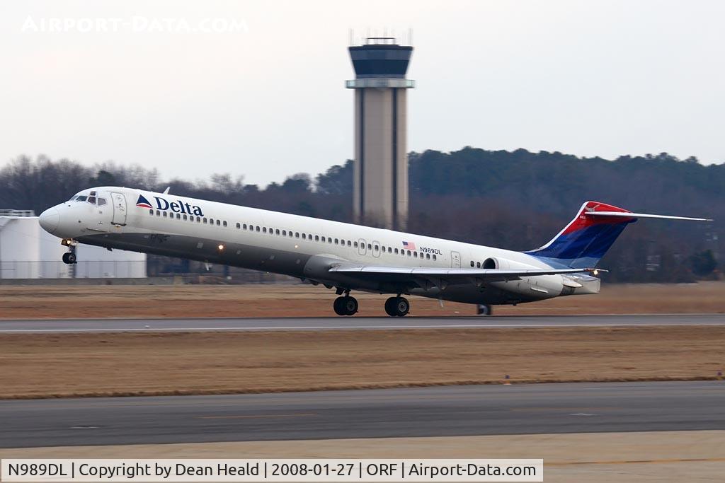 N989DL, 1991 McDonnell Douglas MD-88 C/N 53341, Delta Airlines N989DL (FLT DAL719) departing RWY 5 enroute to Hartsfield-Jackson Atlanta Int'l (KATL) on a cold & cloudy day in Norfolk, VA.