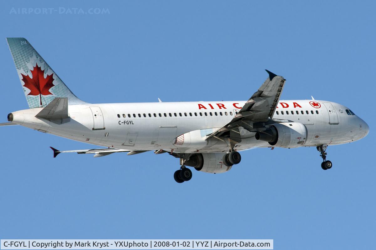 C-FGYL, 1991 Airbus A320-211 C/N 254, Final for RWY05.