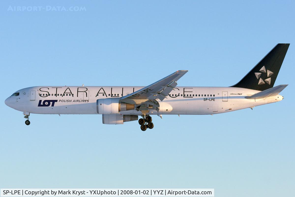 SP-LPE, 1990 Boeing 767-341/ER C/N 24843, Short final for RWY06L.