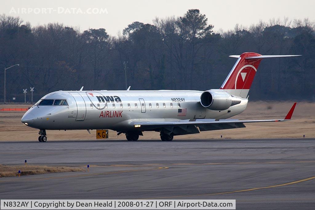 N832AY, 2005 Bombardier CRJ-200ER (CL-600-2B19) C/N 8032, NWA Airlink (by Pinnacle Airlines) N832AY (FLT FLG3703) on RWY 5 after arrival from Detroit Metro Wayne County (KDTW).