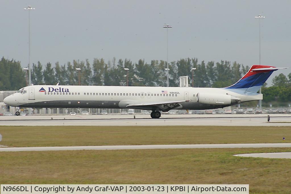 N966DL, 1990 McDonnell Douglas MD-88 C/N 53115, Delta Airlines MD88