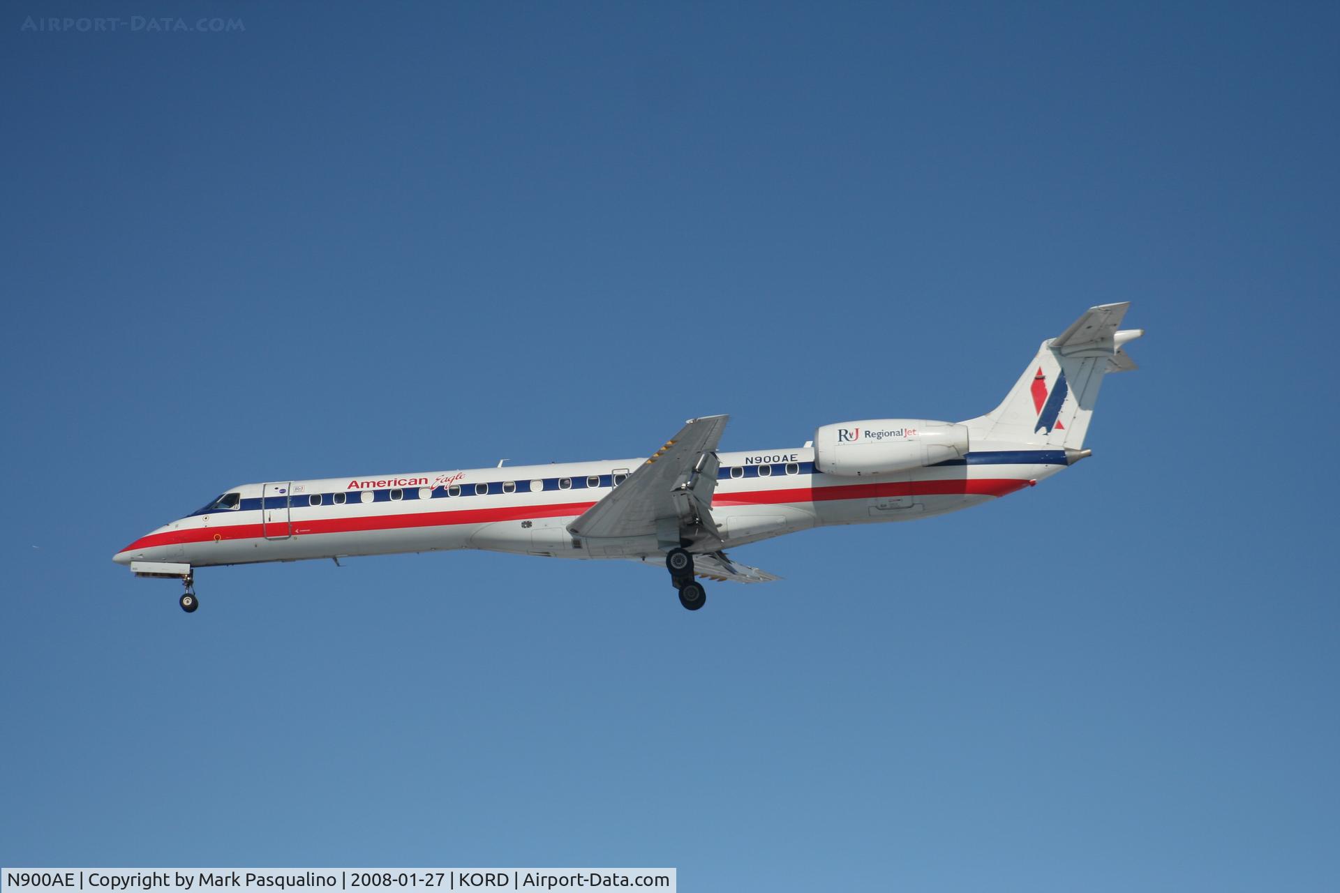 N900AE, 2004 Embraer ERJ-145LR (EMB-145LR) C/N 14500885, EMB-145LR