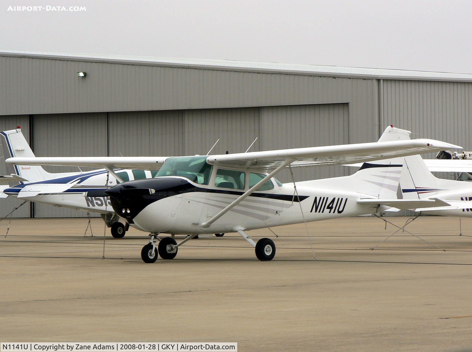 N1141U, 1976 Cessna 172M C/N 17266870, At Arlington Municipal