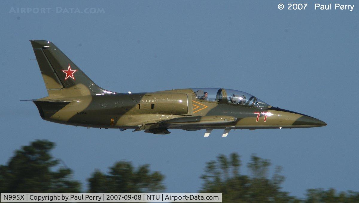 N995X, 1983 Aero L-39C Albatros C/N 332507, High-speed pass, and a happy lady in the back seat
