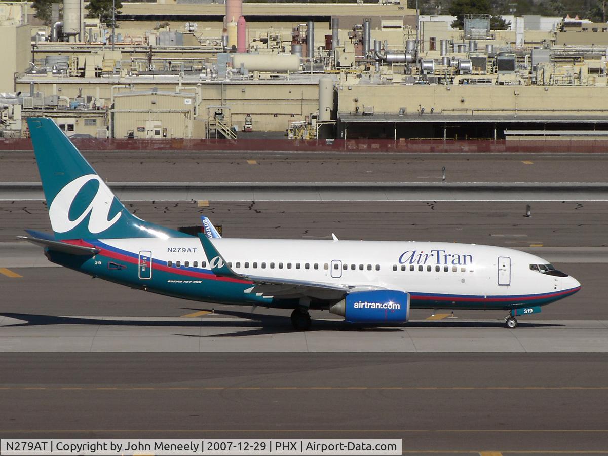 N279AT, 2005 Boeing 737-76N C/N 32666, Taxiing for departure