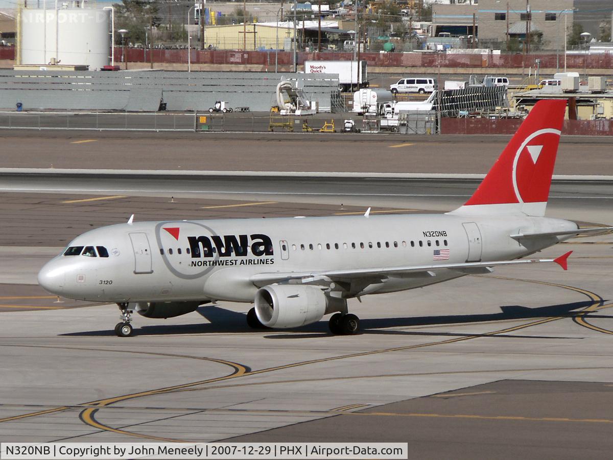 N320NB, 2000 Airbus A319-114 C/N 1392, Lunchtime arrival at PHX's Terminal 3