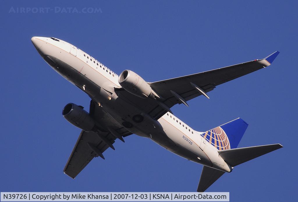 N39726, 1999 Boeing 737-724 C/N 28796, Continental B737-724 climbing up on a beautiful day.