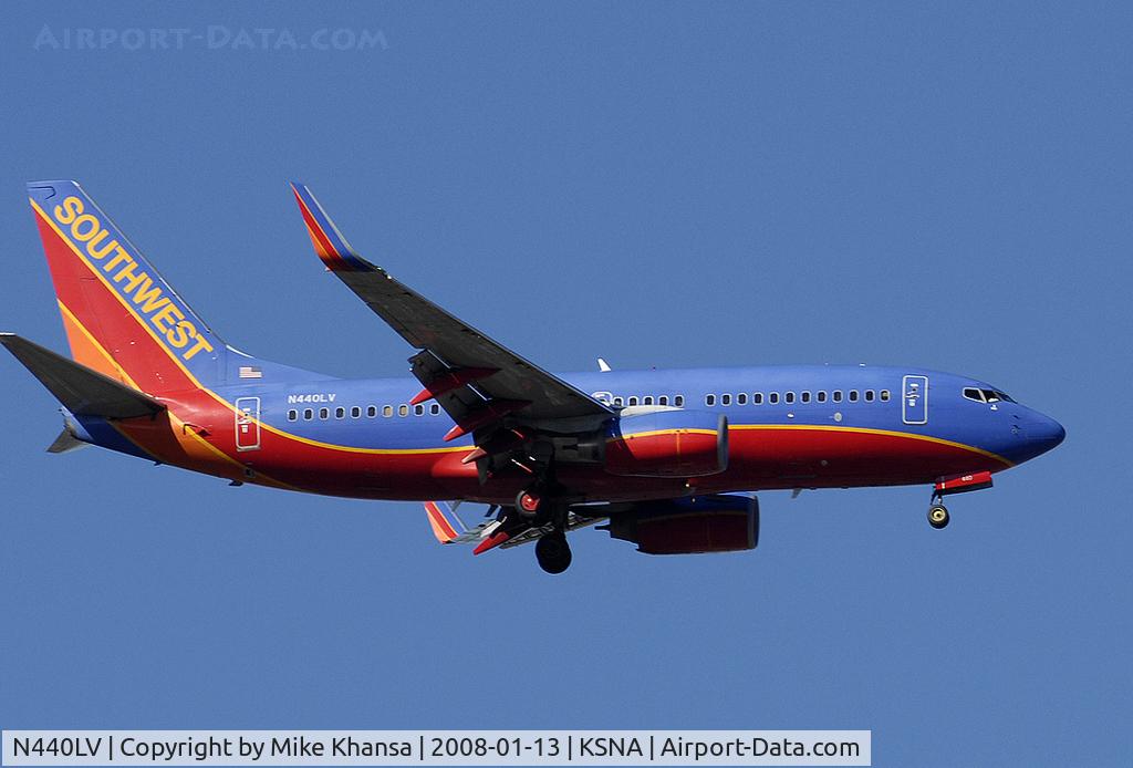N440LV, 2003 Boeing 737-7H4 C/N 29835, Southwest B737-7H4 on short final.