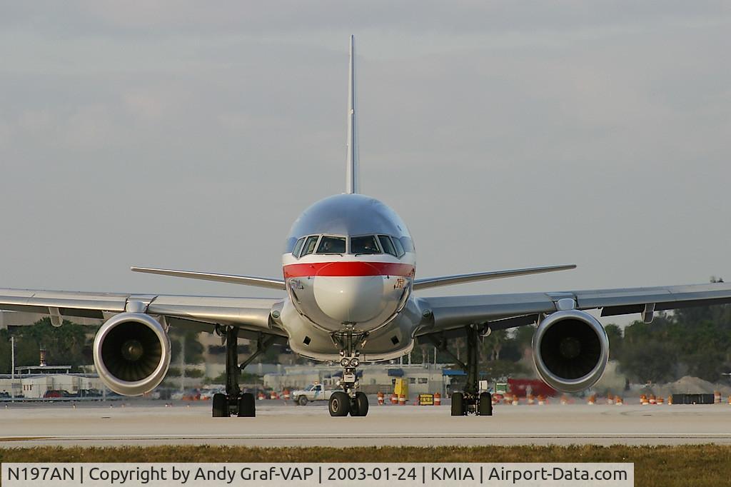 N197AN, 2001 Boeing 757-223 C/N 32391/988, American Airlines 757-200
