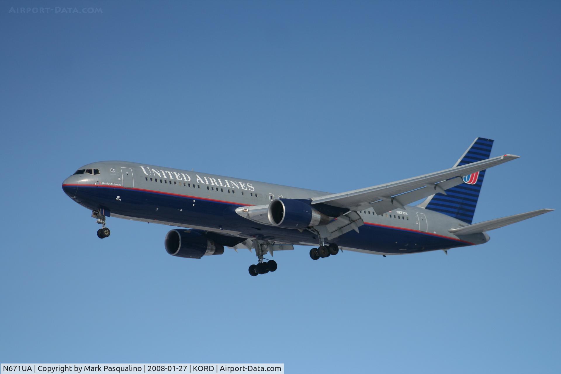 N671UA, 1999 Boeing 767-322 C/N 30026, Boeing 767-300
