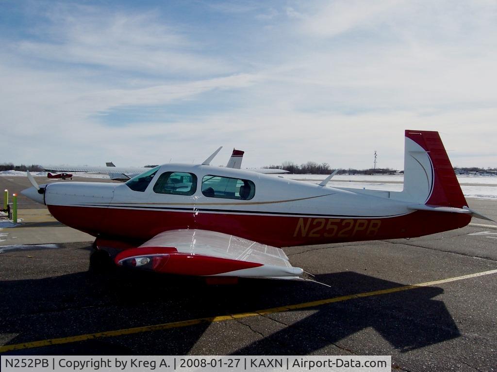 N252PB, Mooney M20K C/N 25-1045, Ready for refueling