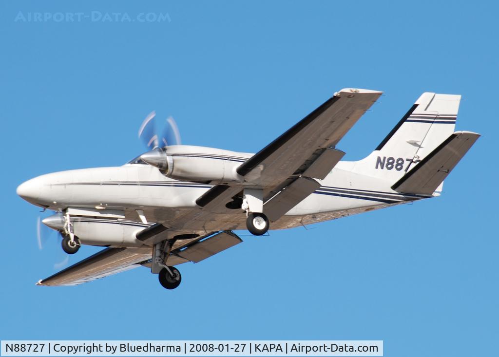 N88727, 1982 Cessna 441 Conquest II C/N 441-0267, Approach to 17L.