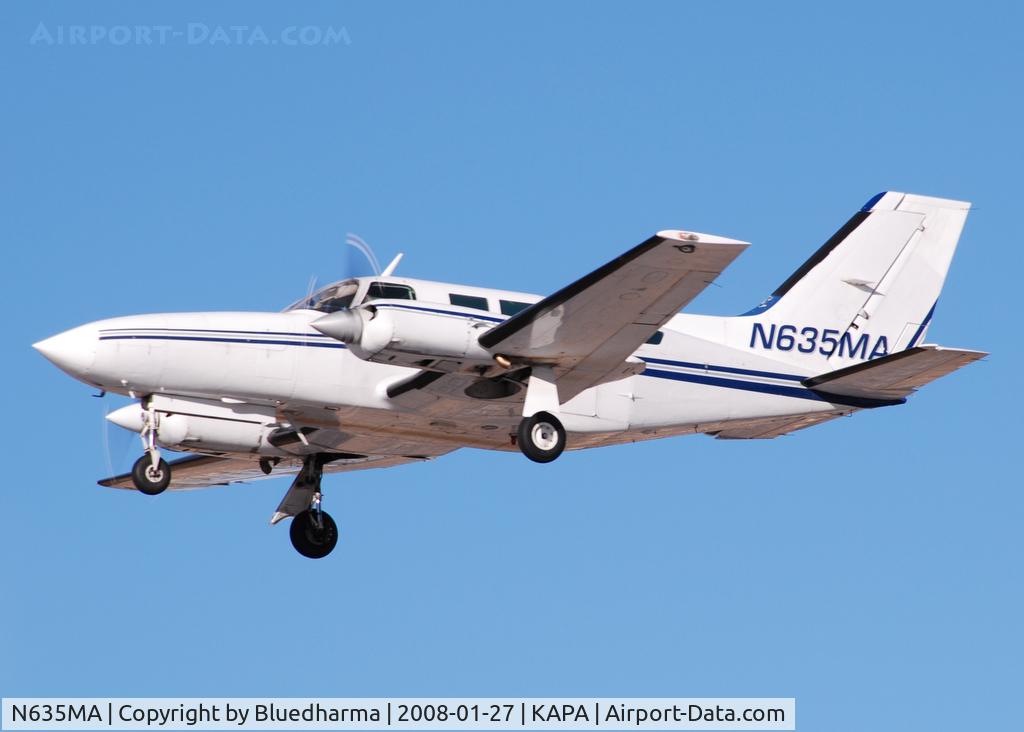 N635MA, Cessna 402C C/N 402C0634, Approach to 17L.
