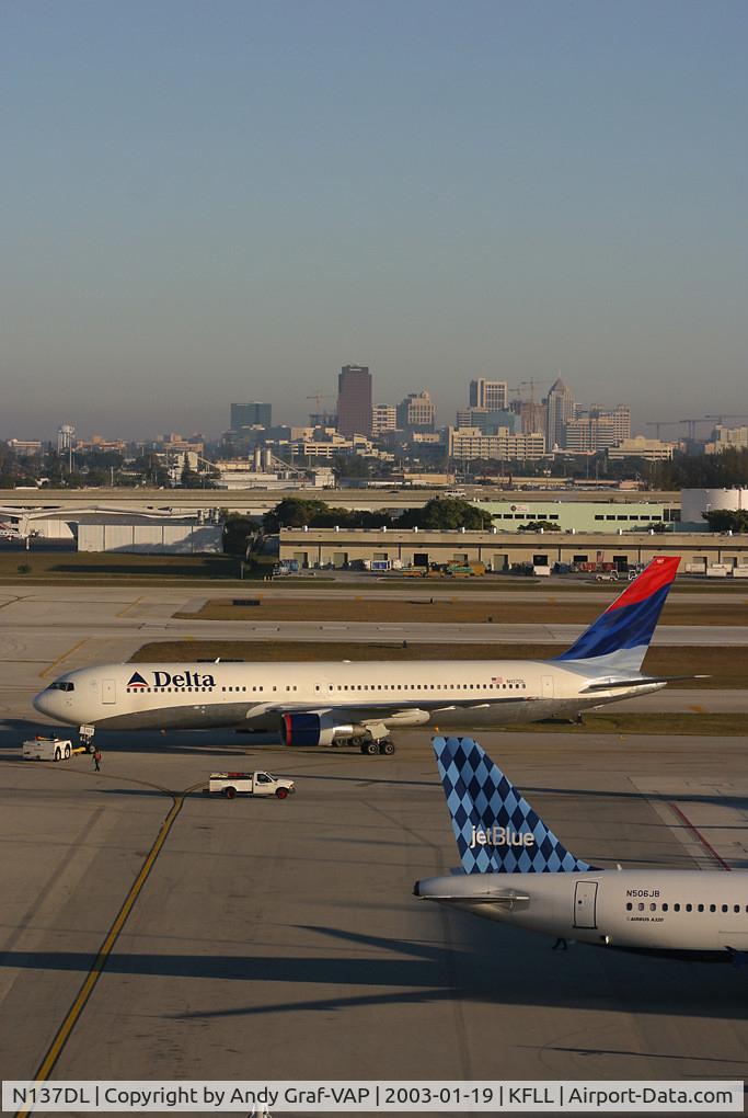 N137DL, 1991 Boeing 767-332 C/N 25306, Delta Airlines 767-300