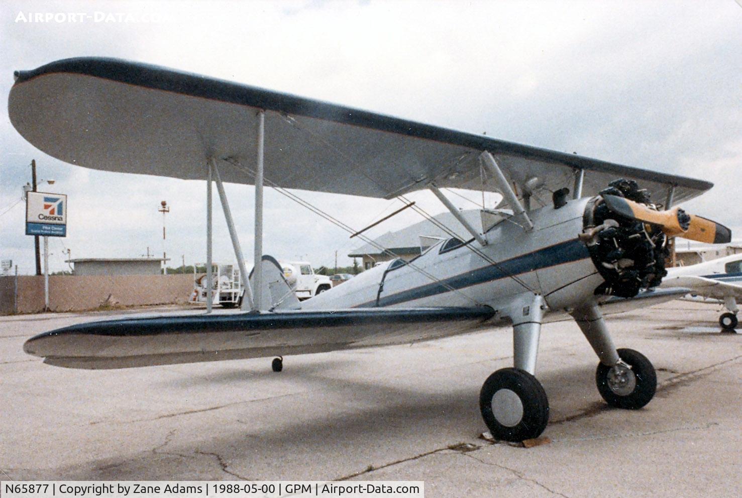 N65877, 1943 Boeing E75N1 C/N 75-8274, Stearman at Grand Prairie