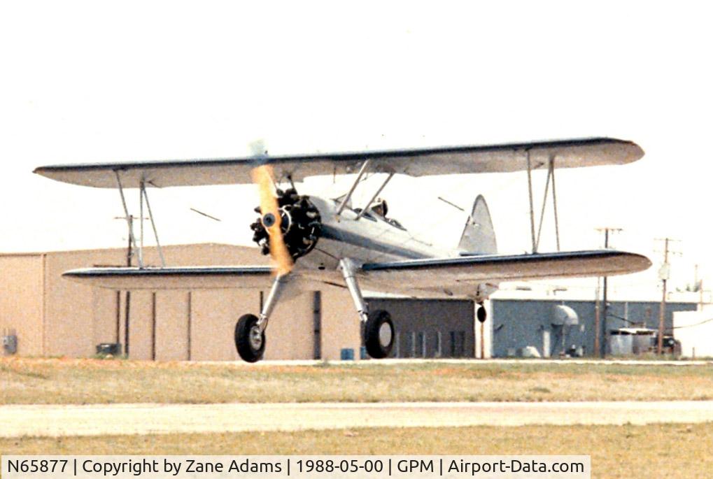 N65877, 1943 Boeing E75N1 C/N 75-8274, Stearman at Grand Prairie