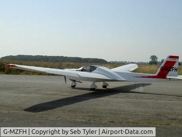 G-MZFH, 1997 AMF Chevvron 2-32C C/N 039, Chevvron Motor Glider, Taxy for take off
