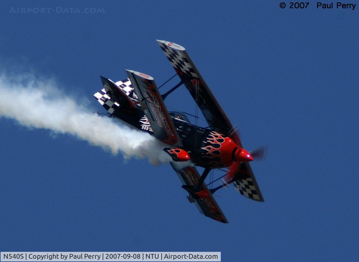 N540S, 1979 Pitts S-2S Special C/N 009, Diving back to show center