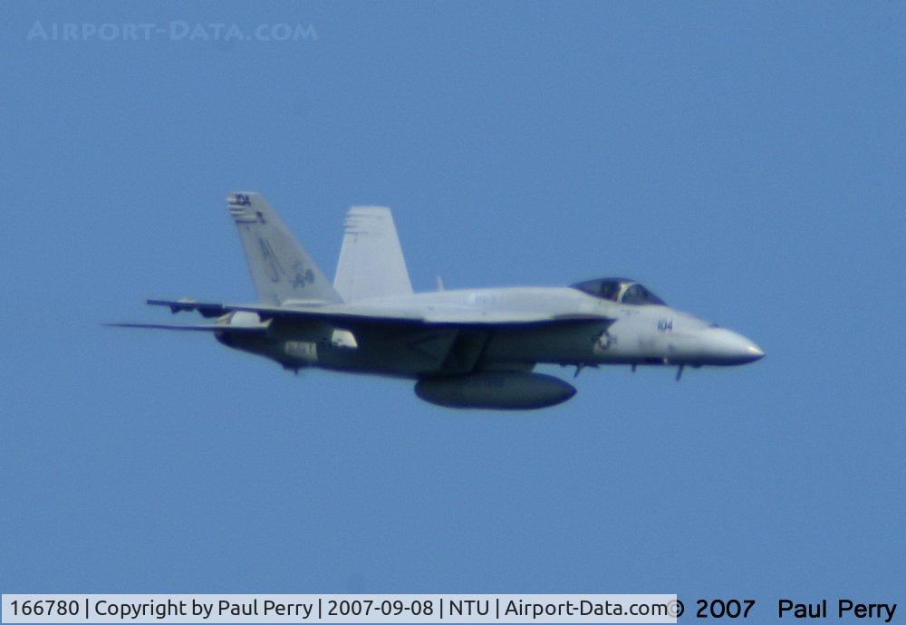 166780, Boeing F/A-18E Super Hornet C/N E126, In 'hot' for the strike demo