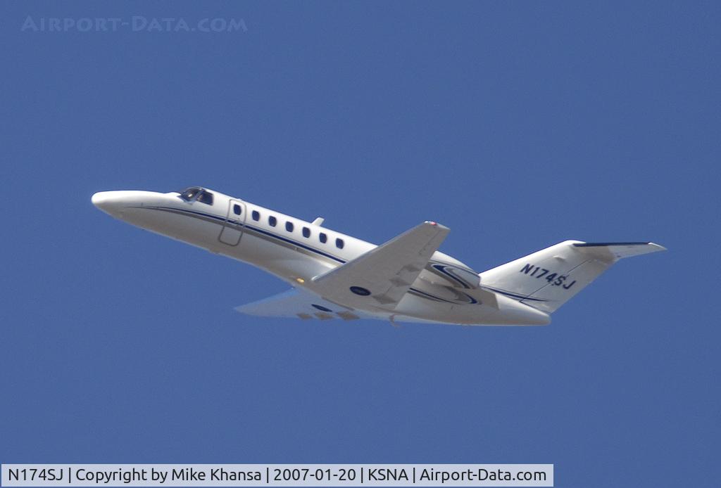 N174SJ, 2007 Cessna 525B CitationJet CJ3 C/N 525B0174, Cessna 525B climbing up