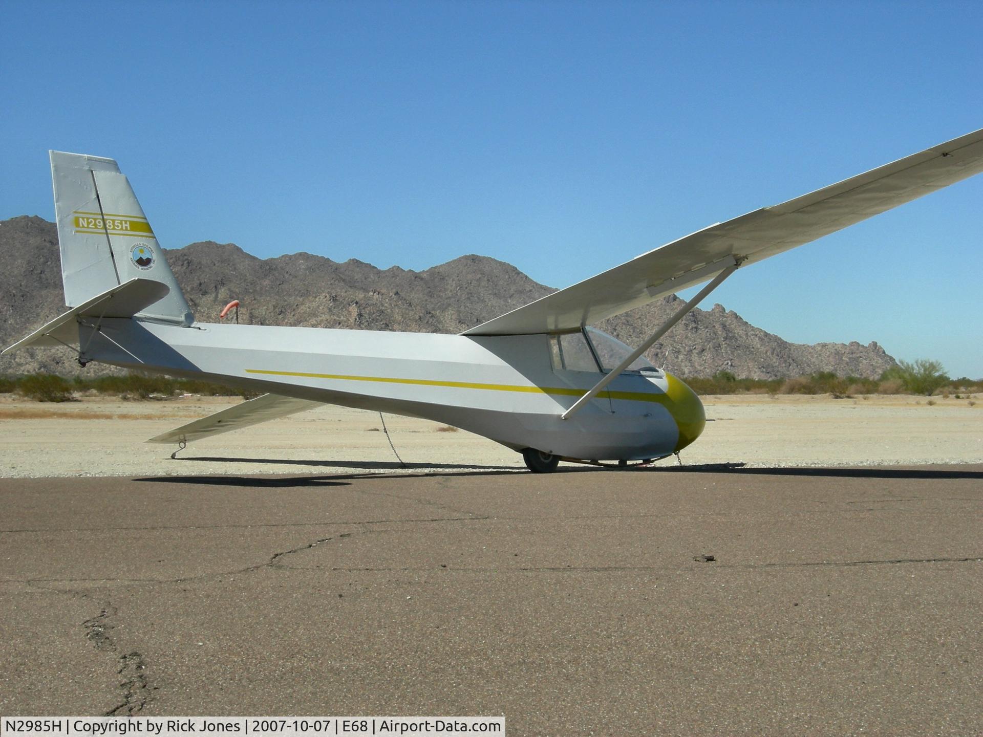 N2985H, 1979 Schweizer SGS 2-33A C/N 555, Ready for a tow