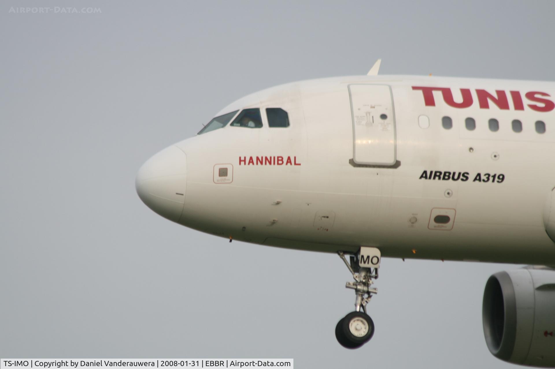 TS-IMO, 2001 Airbus A319-114 C/N 1479, arrival of flight TU788 to rwy 25L