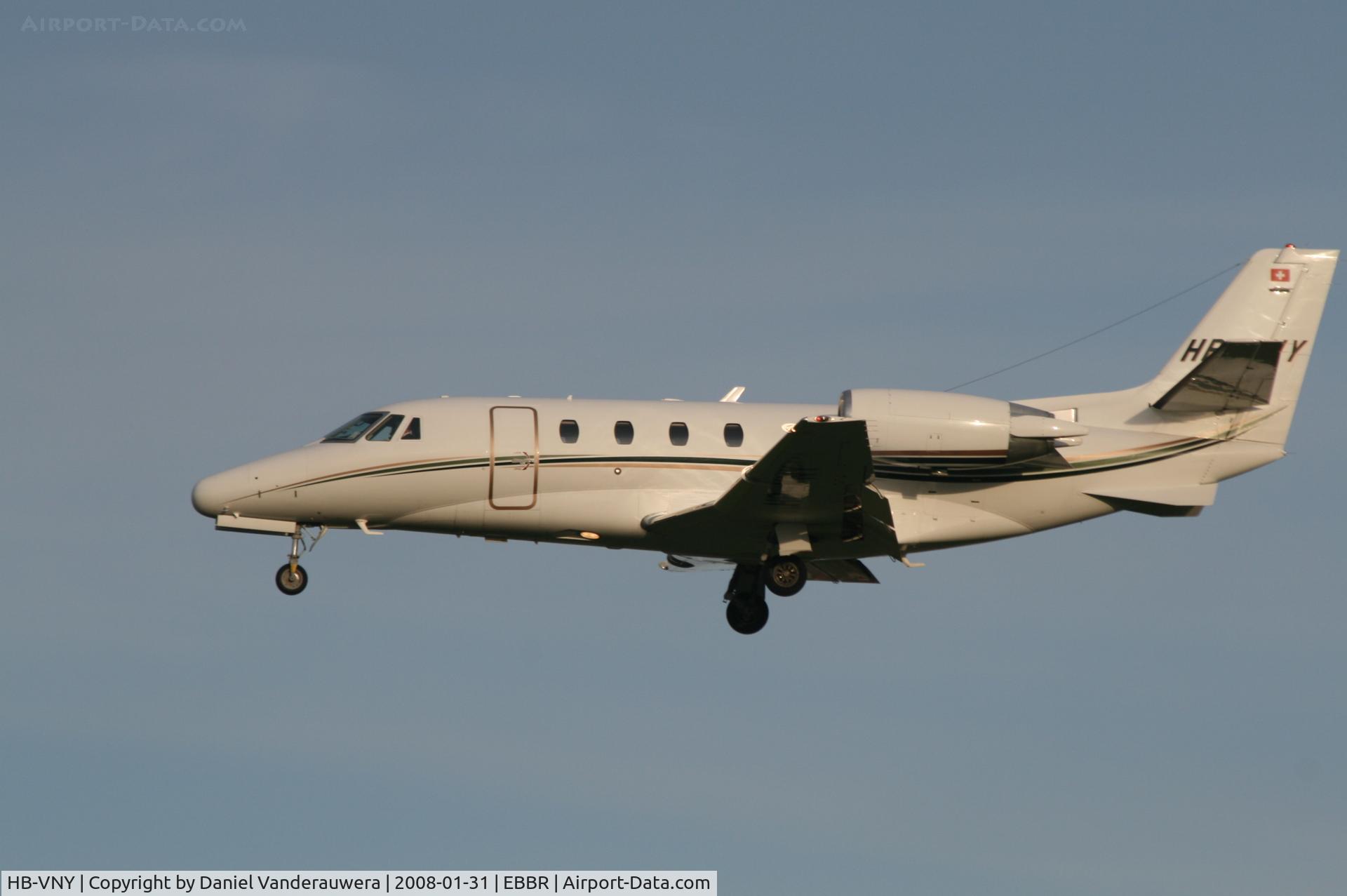 HB-VNY, 2005 Cessna 560XLS C/N 5576, descending to rwy 25L