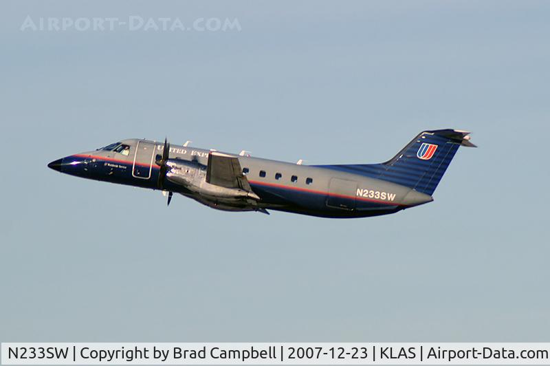 N233SW, 1995 Embraer EMB-120ER Brasilia C/N 120.307, United Express / 1995 Embraer EMB-120ER