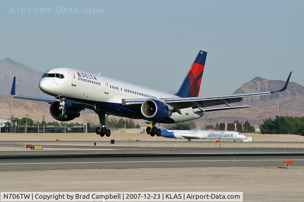 N706TW, 1997 Boeing 757-2Q8 C/N 28165, Delta Airlines / 1997 Boeing 757-2Q8