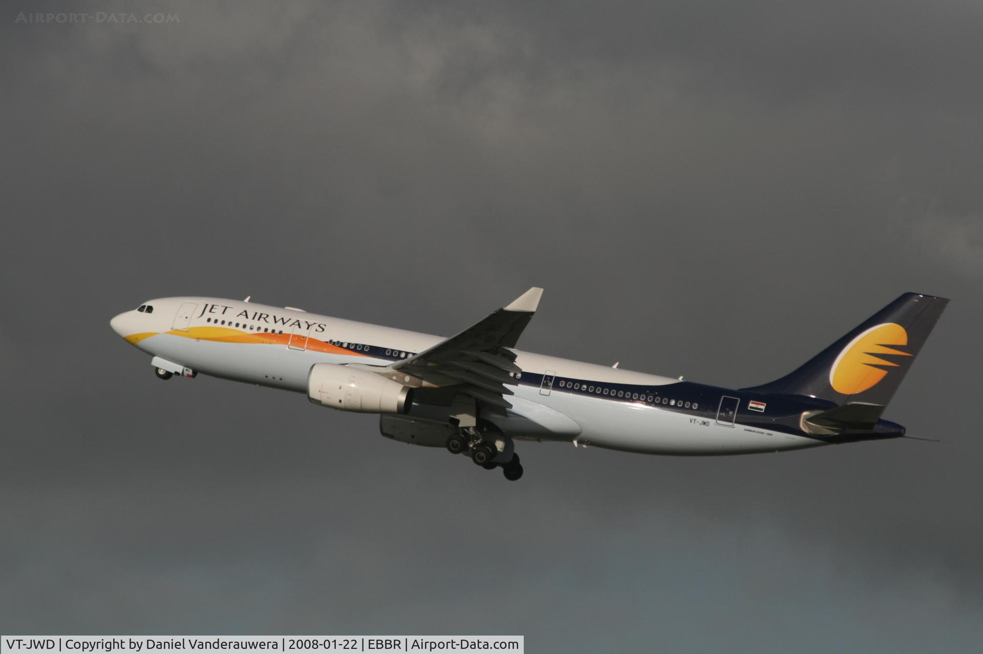VT-JWD, 2006 Airbus A330-243 C/N 751, flight 9W225 is taking off on rwy 25R
