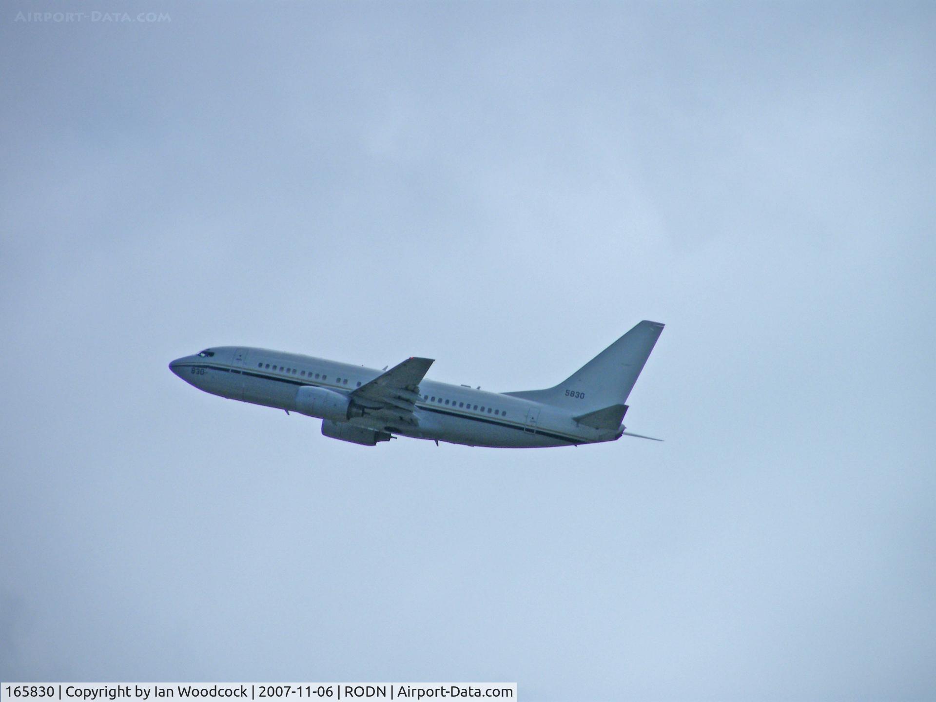 165830, 2000 Boeing C-40A (737-7AF) Clipper C/N 29980, Boeing C-40A/USN/Departing Kadena