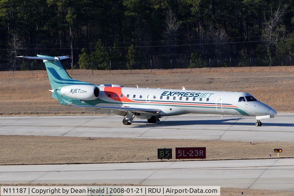 N11187, 2005 Embraer ERJ-145XR (EMB-145XR) C/N 14500927, ExpressJet N11187 (FLT BTA501) from San Antonio Int'l (KSAT) starting to exit RWY 5L after landing.