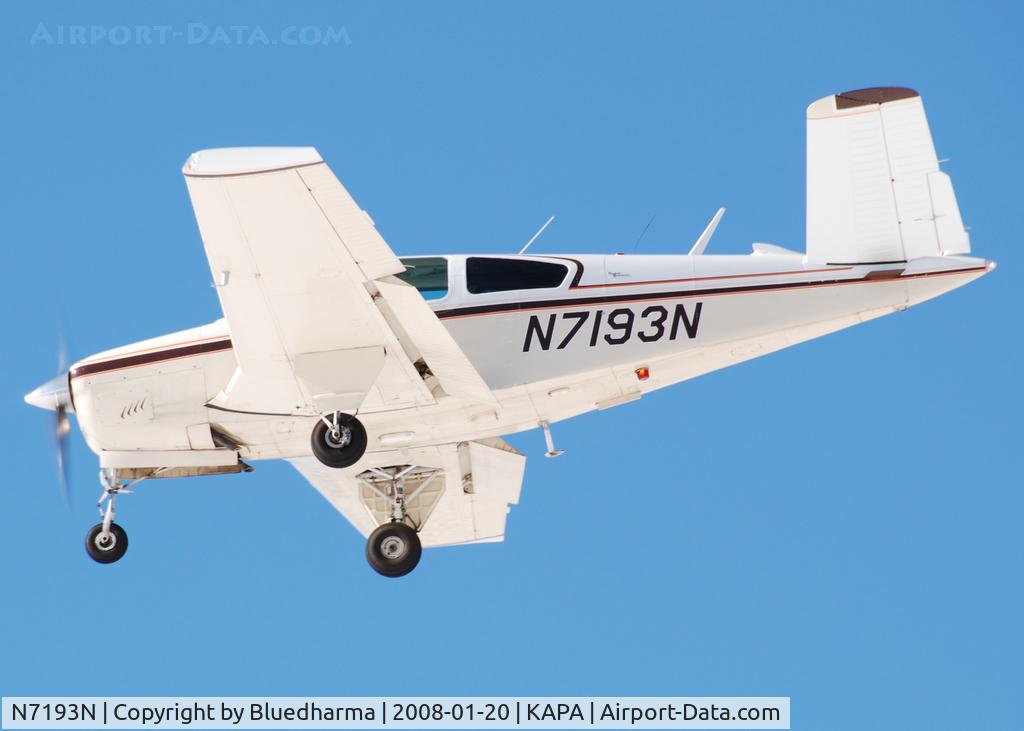 N7193N, 1968 Beech V35A Bonanza C/N D-8704, Approach to 17L.