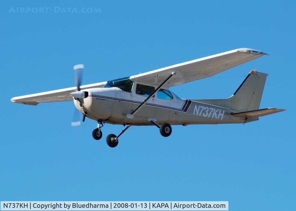 N737KH, 1977 Cessna 172N C/N 17269473, Approach to 17L.