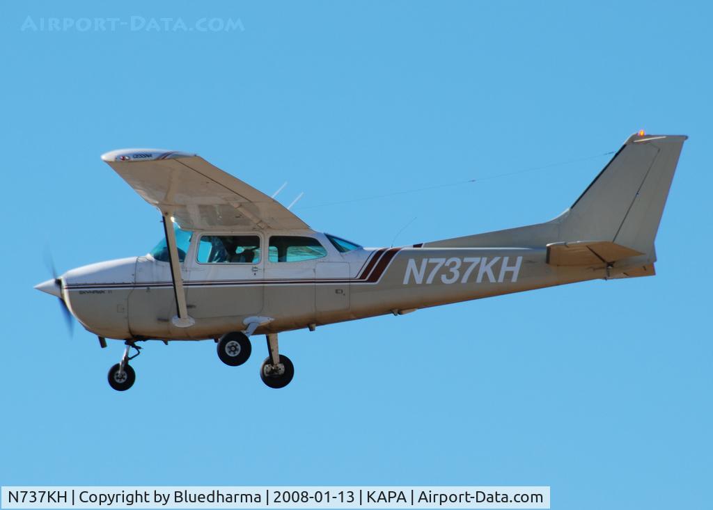 N737KH, 1977 Cessna 172N C/N 17269473, Approach to 17L.