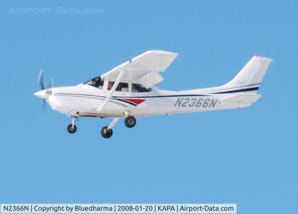 N2366N, 1998 Cessna 182S Skylane C/N 18280382, Approach to 17R.
