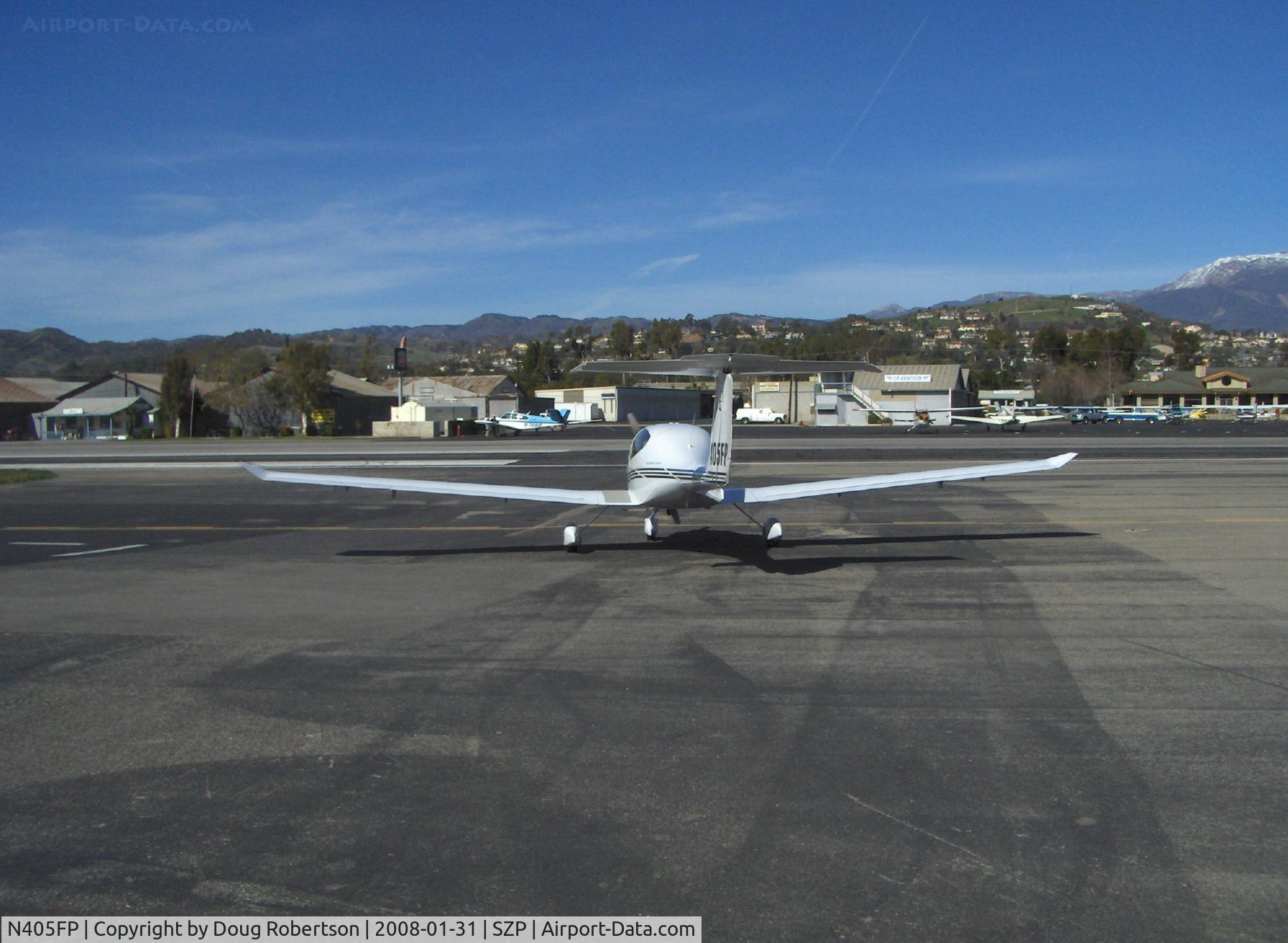 N405FP, Diamond DA-40F Diamond Star C/N 40.FC005, 2006 Diamond Aircraft Ind. Inc. DA 40FP DIAMOND STAR, Lycoming IO-360 180 Hp, Garmin G1000 flat glass panel, taxi short of active
