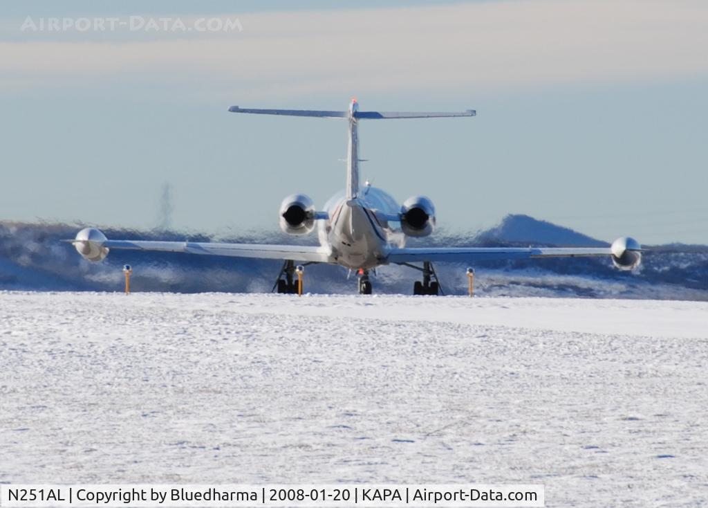 N251AL, Gates Learjet 25D C/N 25D-313, Airlife Denver. Turn for 17L.