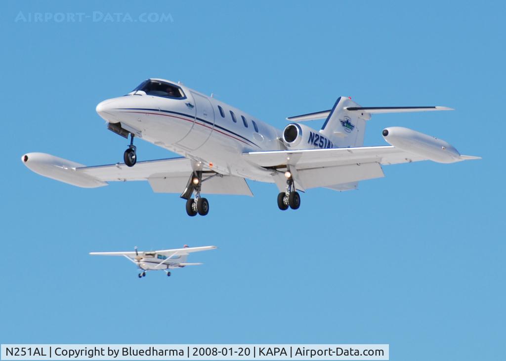 N251AL, Gates Learjet 25D C/N 25D-313, Airlife Denver. Approach to 17L.