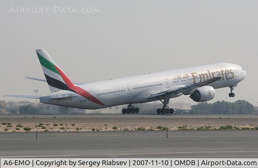 A6-EMO, 2000 Boeing 777-31H C/N 28680, Dubai