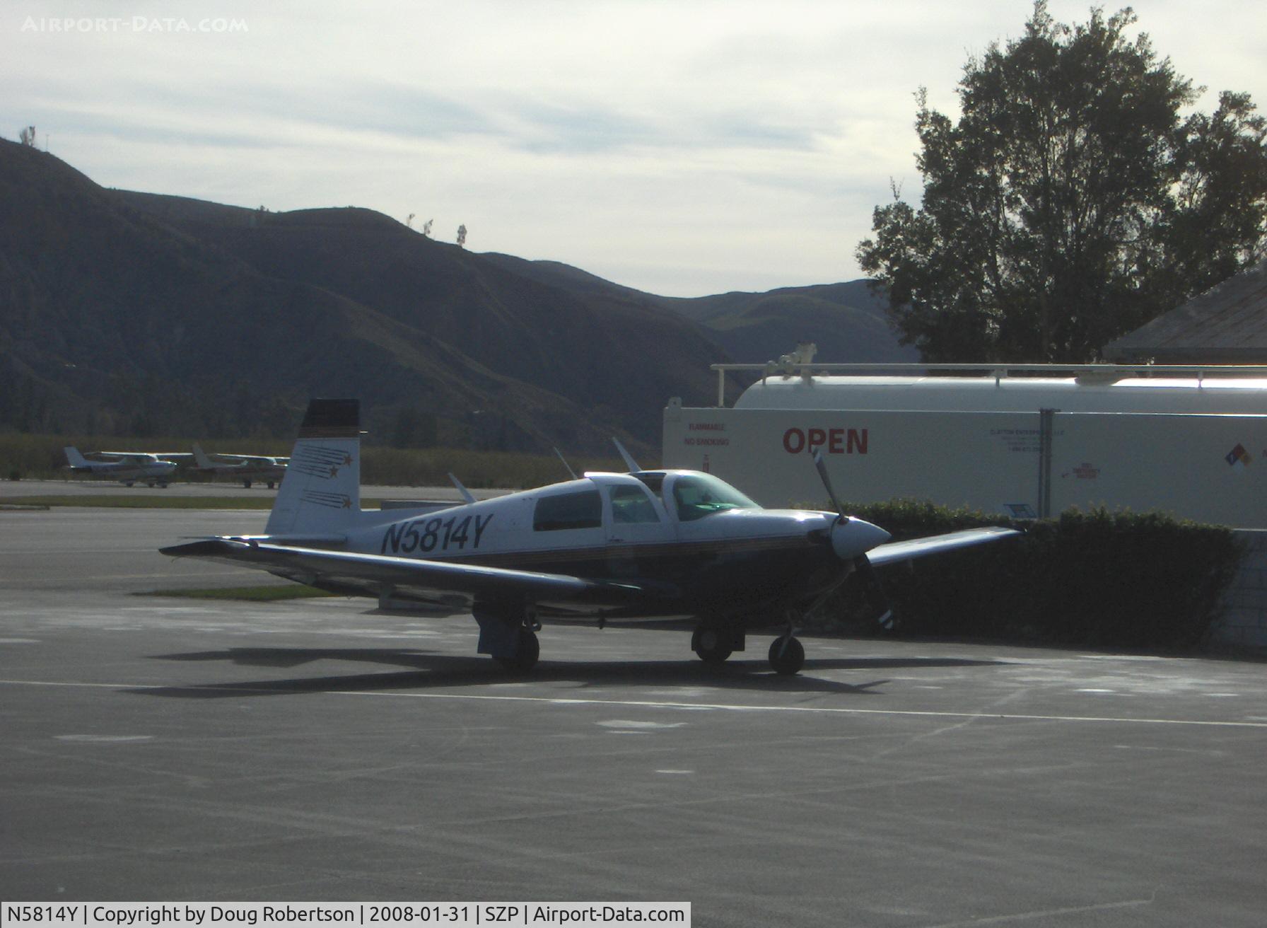 N5814Y, 1985 Mooney M20J 201 C/N 24-1572, 1985 Mooney M20J 201, Lycoming IO-360-A&C 200 Hp, refueling