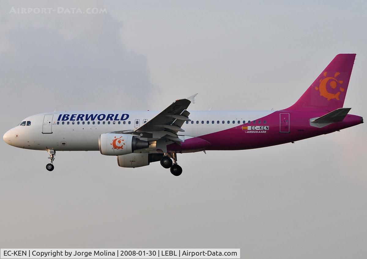 EC-KEN, 2001 Airbus A320-214 C/N 1597, Clear to land RWY 25R.