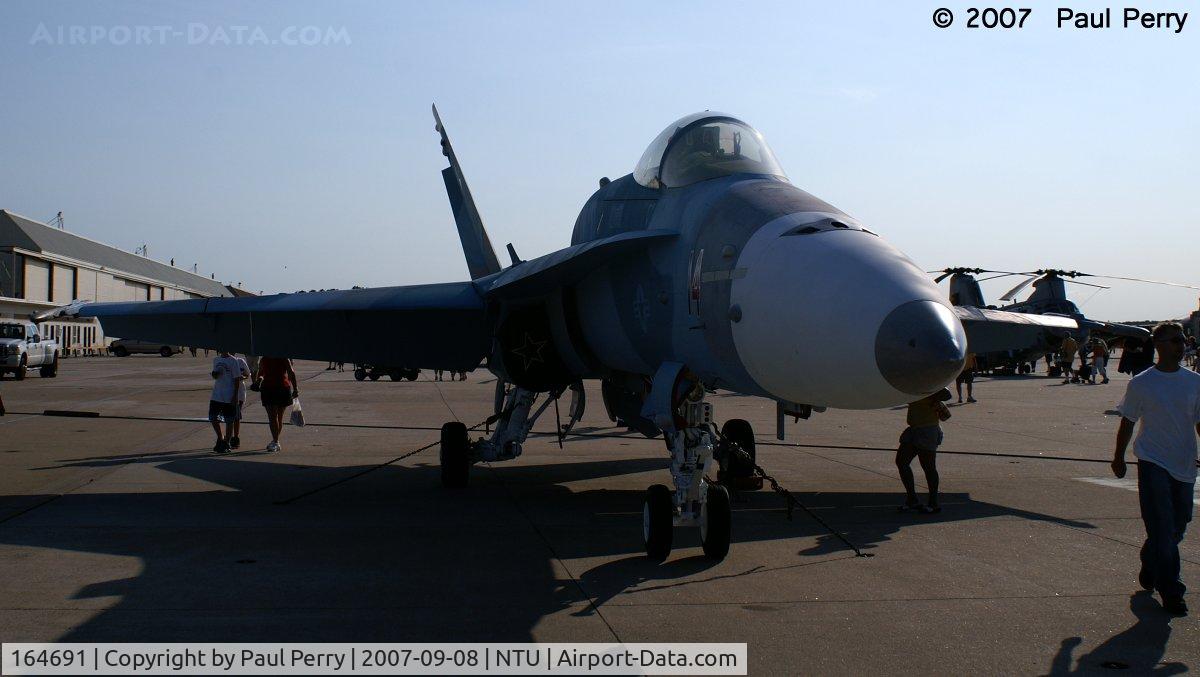 164691, McDonnell Douglas F/A-18C Hornet C/N 1124, Nose-on with Red 14