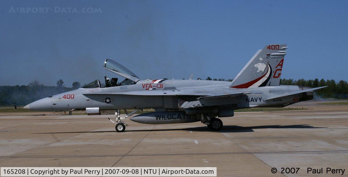 165208, McDonnell Douglas F/A-18C Hornet C/N 1378/C433, Thumbs up after a good showing